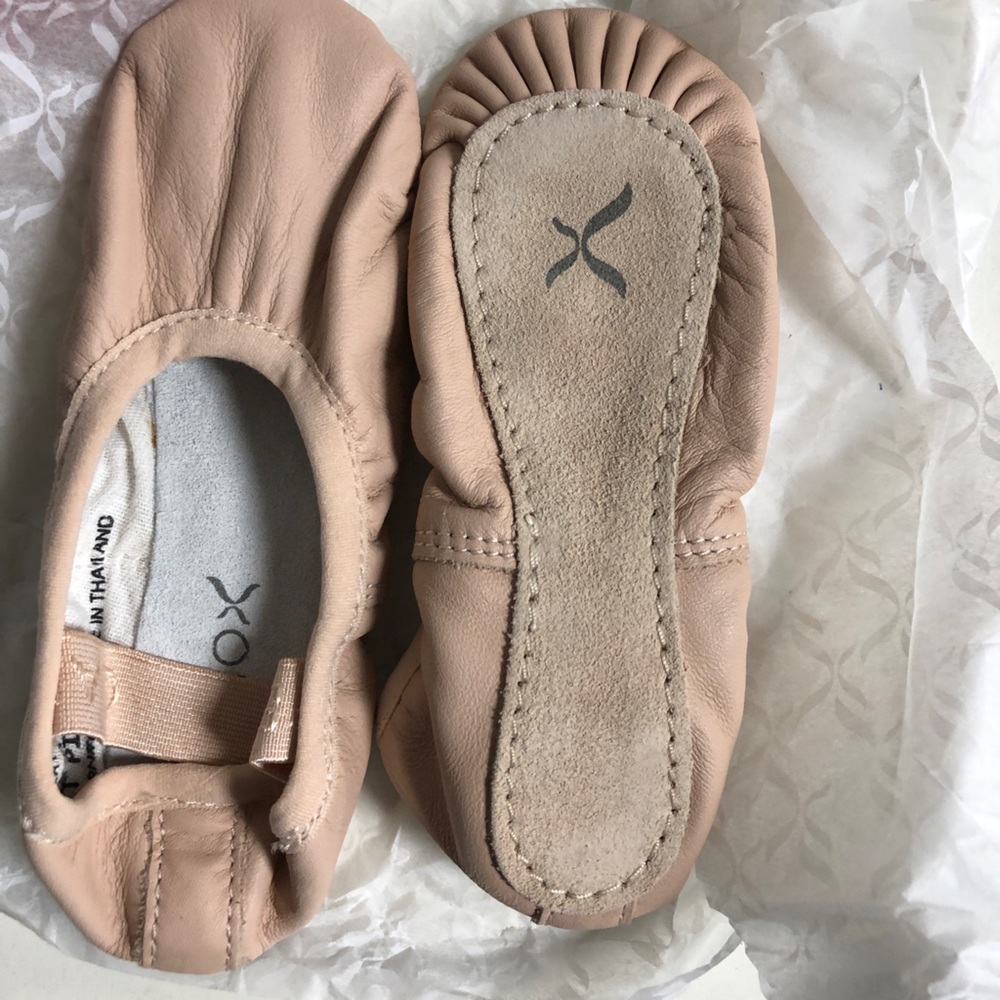 Capezio lily ballet shoe size 9.5 NEW